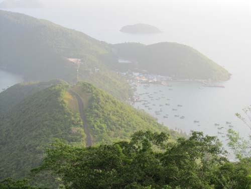 Kepulauan Nam Du – tempat yang dimisalkan seperti  satu Teluk Ha Long ke-2 di Vietnam - ảnh 2