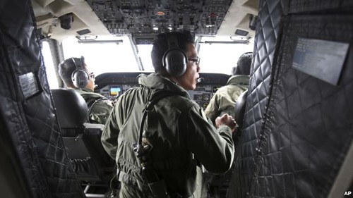 Malaysia  meminta kepada komunitas internasional membantu mencari  pesawat terbang yang hilang - ảnh 1