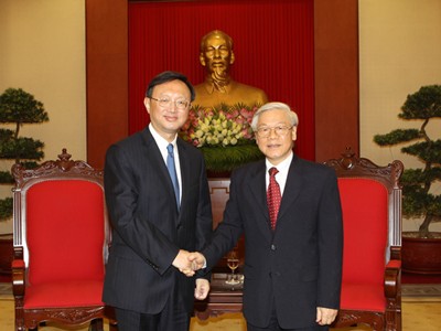Sekjen Nguyen Phu Trong menerima  Anggota Dewan Negara Tiongkok Yang Jiechi - ảnh 1