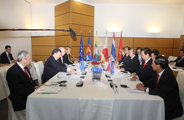 Aktivitas-aktivitas PM Vietnam, Nguyen Tan Dung pada Pertemuan  Puncak tidak resmi ASEAN-EU - ảnh 1
