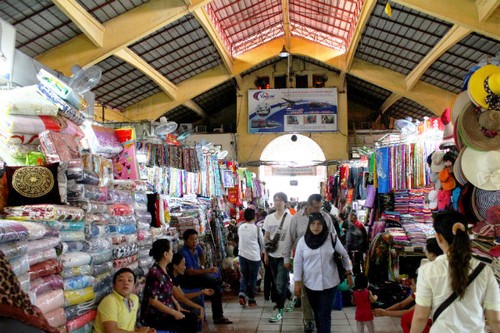 Mengunjungi pasar Ben Thanh di kota Ho Chi Minh - ảnh 2