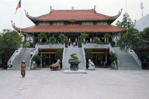 Mengunjungi pagoda-pagoda  terkenal di kota Ho Chi Minh - ảnh 4
