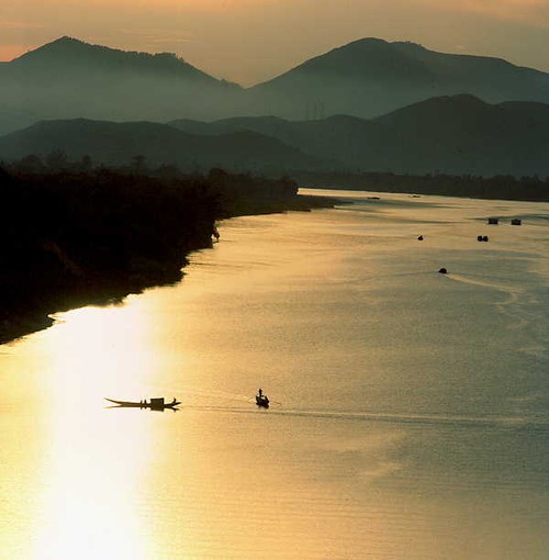 Sungai Huong  dan gunung Ngu: Keindahan pemandangan alam di daerah Hue yang eksotis - ảnh 2