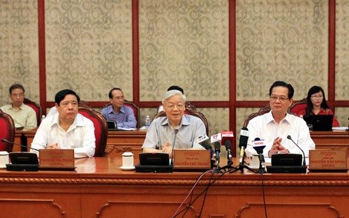Polit Biro KS PKV memberikan pendapat terhadap persiapan Kongres Nasional ke-26Partai Komunis kota Hanoi  - ảnh 1