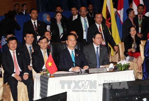 PM Vietnam, Nguyen Tan Dung  menghadiri acara  pembukaan dan  sesi pleno KTT ASEAN-27 - ảnh 1