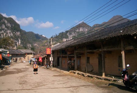 Pho Bang-kota madya yang tenteram aman di daerah dataran tinggi batu Dong Van - ảnh 2