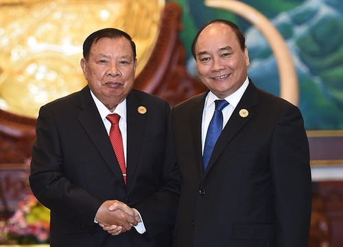 PM Vietnam, Nguyen Xuan Phuc mengadakan pertemuan dengan para pemimpin RDR Laos - ảnh 1