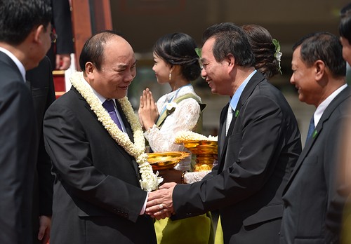 PM Vietnam Nguyen Xuan Phuc tiba di Kamboja untuk menghadiri KTT CLV-9 - ảnh 1