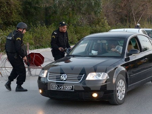 Tunisia menangkap dan mengawasi 800 anasir teroris yang pulang kembali ke Tanah Air - ảnh 1