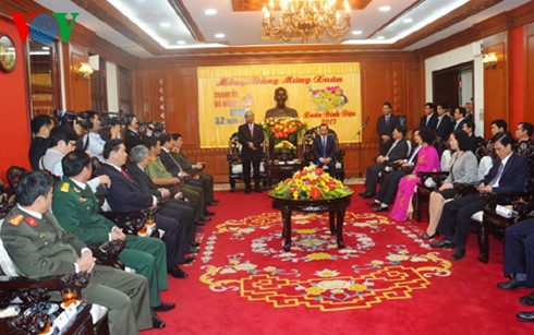 PM Vietnam, Nguyen Xuan Phuc mengunjungi dan mengucapkan  selamat Hari Raya Tet  para pemimpin, angkatan bersenjata dan rakyat kota  Da Nang - ảnh 1