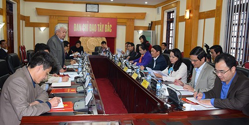 Komisi Kebudayaan, Pendidikan, Pemuda dan Anak-Anak dari MN Vietnam mengadakan temu kerja dengan Badan Pengarahan Daerah Tay Bac - ảnh 1