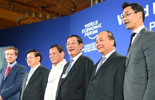 PM Vietnam Nguyen Xuan Phuc menyampaikan pidato penting pada acara pembukaan WEF - ảnh 1