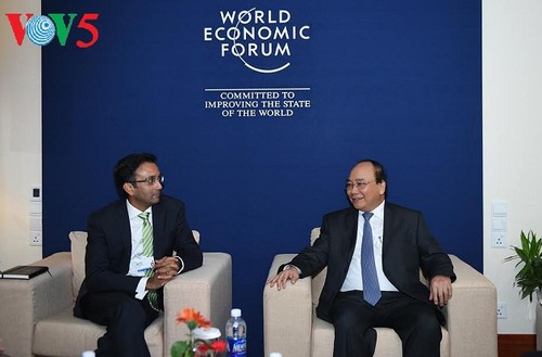 PM Vietnam, Nguyen Xuan Phuc menerima pimpinan WEF, AIIB dan Grup Cisco - ảnh 3