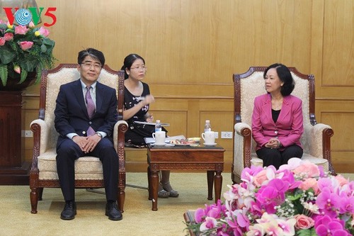 Direktur ILO, Change Hee Lee melakukan kunjungan di Vietnam - ảnh 1