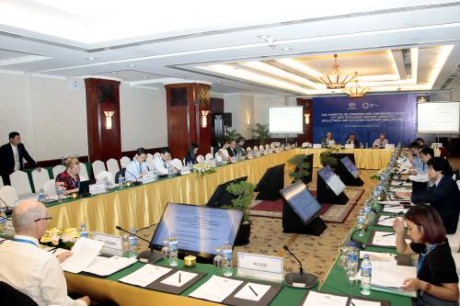 APEC: Konferensi SOM3  dan semua pertemuan yang bersangkutan meneruskan hari   kerja yang ke-3 - ảnh 1