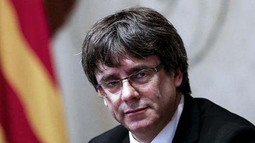 Jerman menangkap mantan Gubernur  Kawasan otonomi Katalonia, Carles Puigdemont - ảnh 1