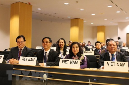Viet Nam menegaskan akan memprioritaskan  jaminan hak pekerja wanita di tempat kerja - ảnh 1