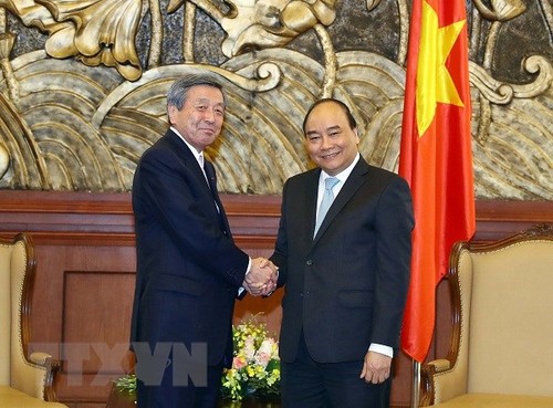 PM Viet Nam, Nguyen Xuan Phuc  menerima penjabat Sekjen Partai Liberal Demokrat Jepang, Motoo Hayashi - ảnh 1