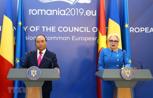 Membuka ruang kerjasama  baru antara Viet Nam dengan Rumania dan Republik Czech - ảnh 1