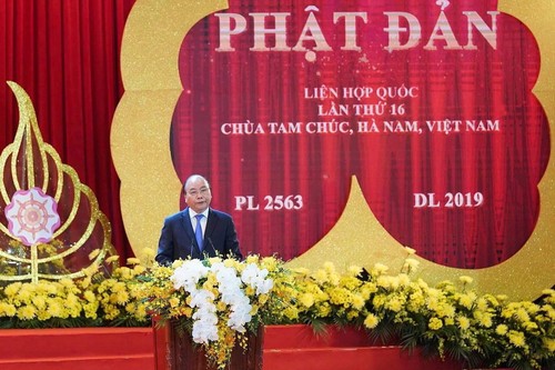 PM Viet Nam,  Nguyen Xuan Phuc: Hari Waisak  PBB 2019  menegaskan peranan dan posisi  Sangha Buddha Viet Nam dalam integrasi internasional - ảnh 1