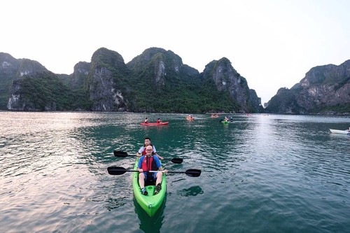 Berwisata ke Teluk Ha Long-obyek wisata yang menarik bagi  para wisatawan - ảnh 2