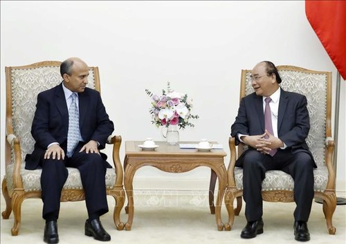 PM  Nguyen Xuan Phuc menerima Dubes  Arab Saudi dan Menteri Perdagangan Luar Negeri dan Investasi  Luar Negeri Kuba - ảnh 1