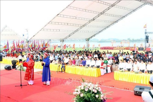 Pembukaan acara memperingati HUT ke-719 hari wafatnya Pahlawan nasional hulubalang besar  Tran Quoc Tuan dan acara  Festival Musim Rontok  Con Son-Kiep Bac 2019 - ảnh 1