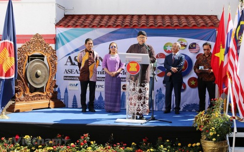 ASEAN menyosialisasikan ciri-ciri indah  kebudayaan  tradisional di Meksiko - ảnh 1