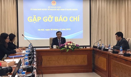 Komite Negara tentang Orang Vietnam di luar negeri memberikan informasi tentang hasil kegiatan tahun 2019 dan rencana tentang  kegiatan pokok tahun 2020 - ảnh 1