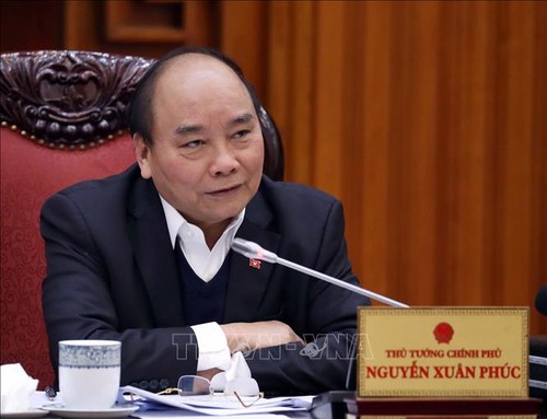 PM Nguyen Xuan Phuc memimpin sidang badan harian Pemerintah tentang usaha mengatasi problematik  dan kesulian yang dihadapi oleh bidang produksi gula tebu - ảnh 1