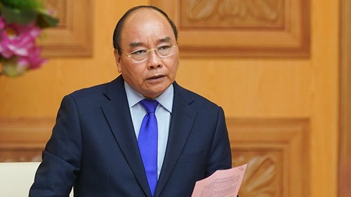 PM Nguyen Xuan Phuc: Melaksanakan pembatasan sosial di seluruh negeri selama 15 hari, menjamin cukup barang  dan pangan yang perlu - ảnh 1