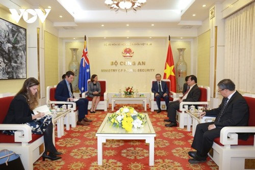 Menteri Keamanan Publik Vietnam, menerima Dubes Australia untuk Vietnam  - ảnh 1
