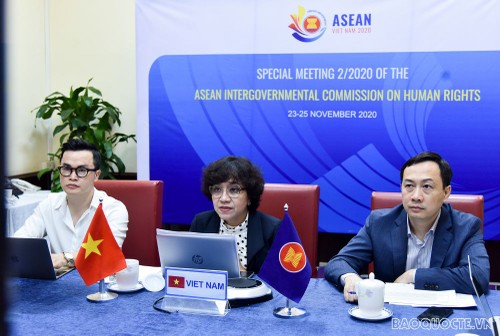 Vietnam berkoordinasi dengan negara-negara lain untuk mendorong  kegiatan kerjasama  HAM dari AICHR - ảnh 1