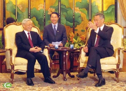En visite à Singapour, Nguyen Phu Trong a été reçu par Lee Hsien Loong - ảnh 1