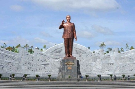 Inauguration de la statue sur le président Ho Chi Minh dans le Tây Nguyen - ảnh 1