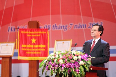 Prime Minister Nguyen Tan Dung confers Labor Hero title on VietinBank - ảnh 1