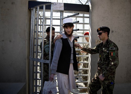 Afghanistan insists on releasing prisoners - ảnh 1