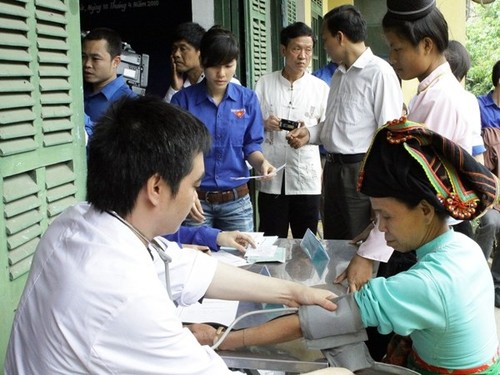 Program “Young doctors voluntarily work in isolated areas” launched  - ảnh 1