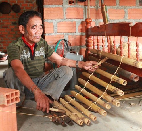 Typical musical instruments of the Bana - ảnh 2