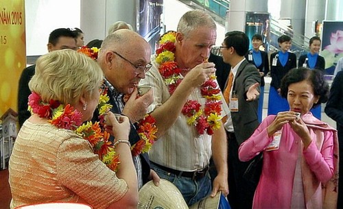 Vietnam welcomes 1,000 foreigners on New Year's Day - ảnh 1
