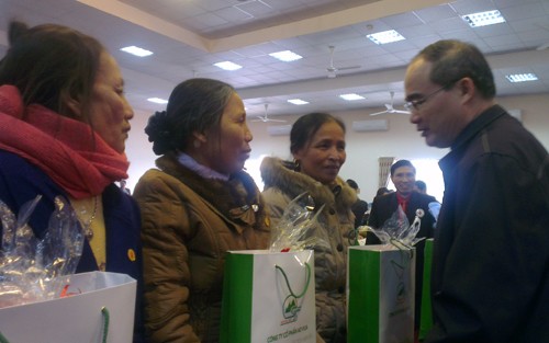 VFF presents Tet gifts to AO victims in Phu Tho - ảnh 1