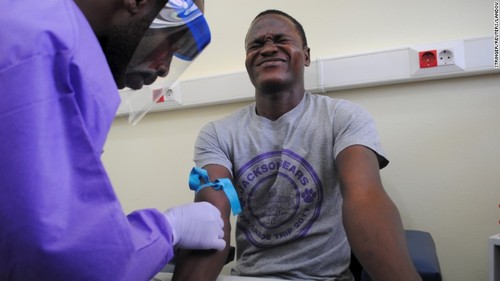 Ebola vaccine: a hope to stop the epidemic in West Africa  - ảnh 1