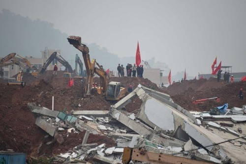 China arrests 12 people responsible for landslide in Shenzhen  - ảnh 1