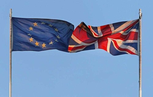 UK, EU warn of Brexit impacts - ảnh 1