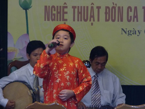 Amateur youth singing contest in HCMC - ảnh 1