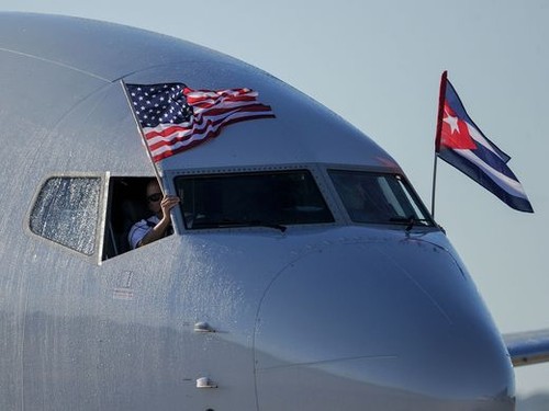 First US commercial flight lands in Cuba - ảnh 1