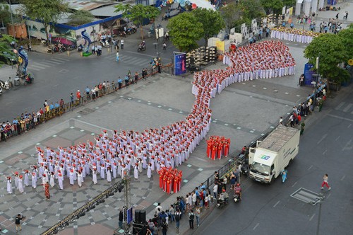 Charming Ao Dai fashion show in Ho Chi Minh City - ảnh 1