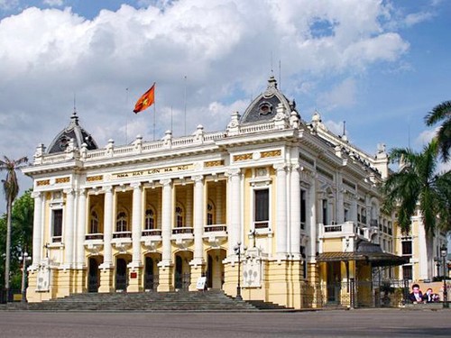Hanoi Opera House opens for tourists - ảnh 1