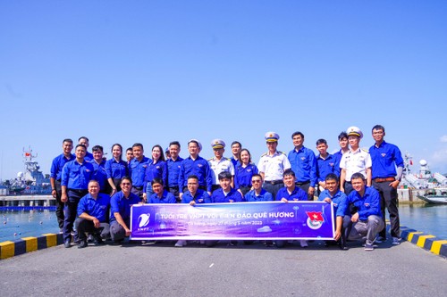 Navy Region 3 organizes homeland sea and island program - ảnh 1