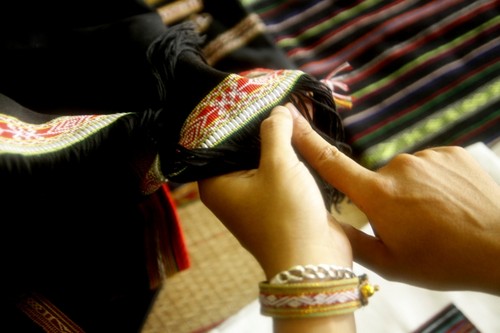 Brocade weaving showcases Ede women’s ingenuity - ảnh 2